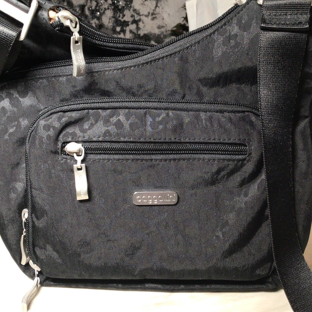 Black Baggalini Crossover with Zippers and Magnetic Closure Leopard Print - Picture 3 of 16